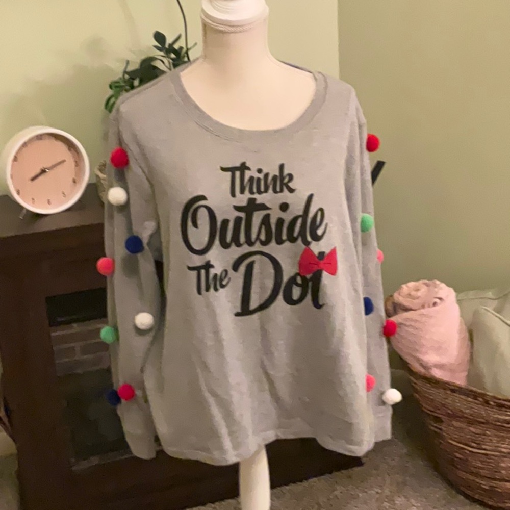 Disney Parks Women’s Size 1X Lightweight Sweatshirt, Super Cute!